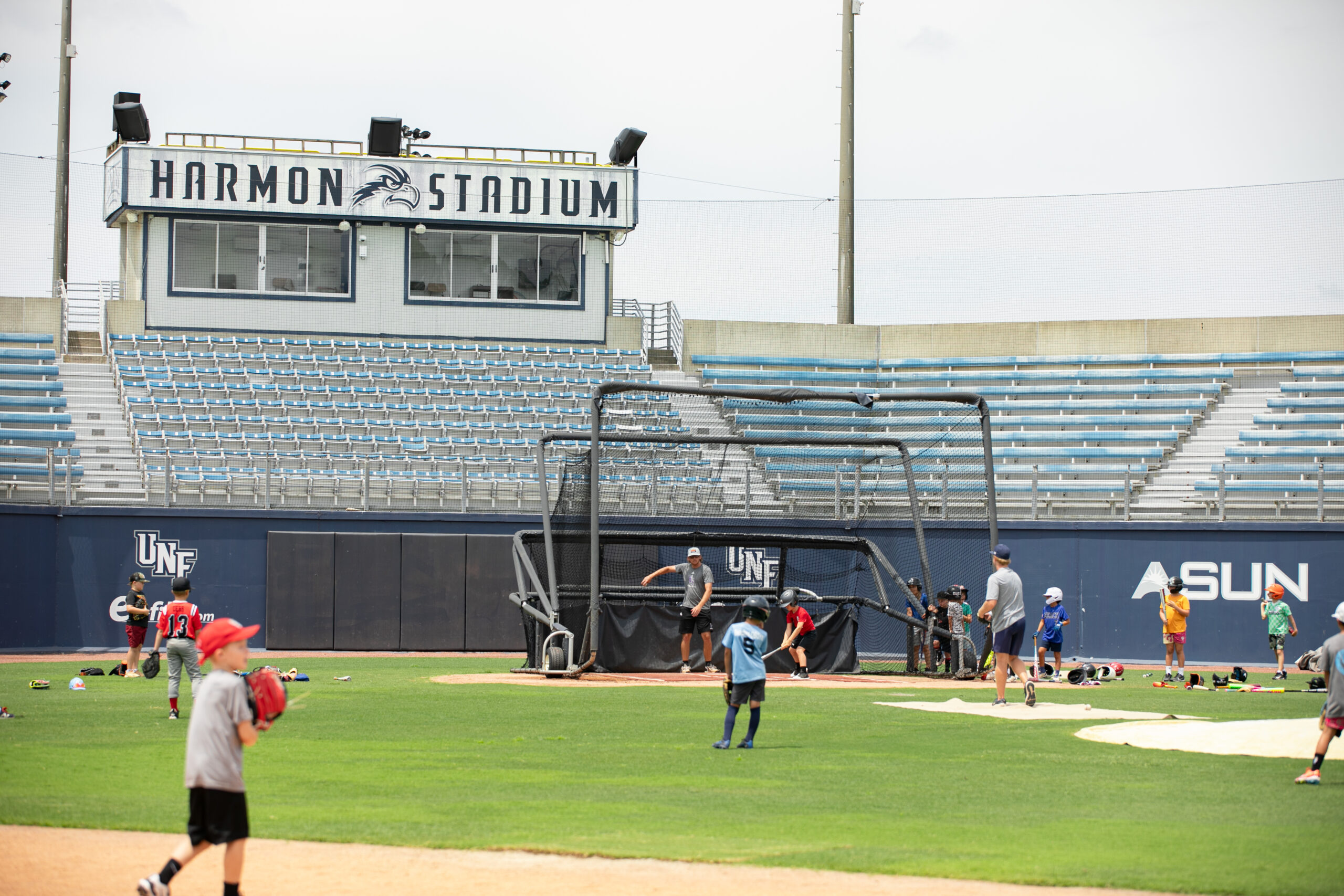 photo of campers at UNF baseball camps scrimmaging at camp.